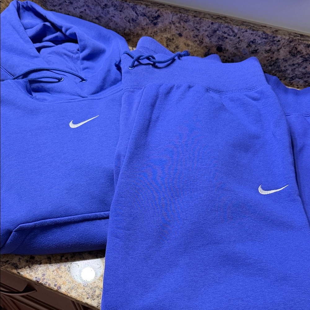 Nike Women’s Phoenix Fleece Sweatsuit